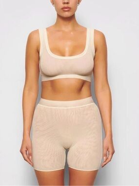 Skims summer mesh bralette and shorts set in bone xs